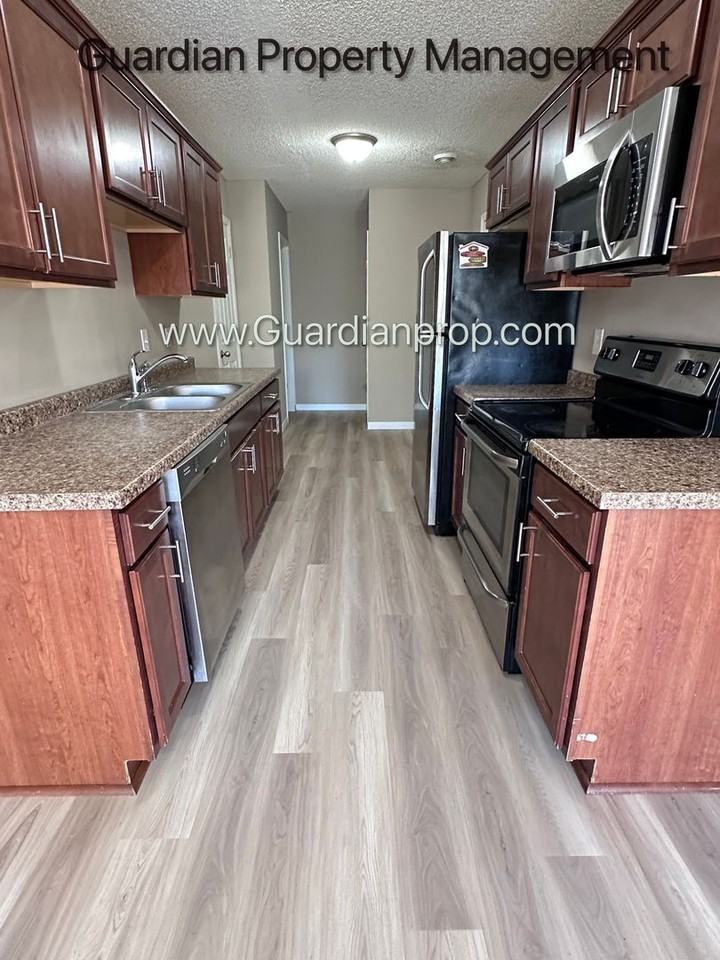 9923 Vera Cruz Ln N - Photo 6 of 20