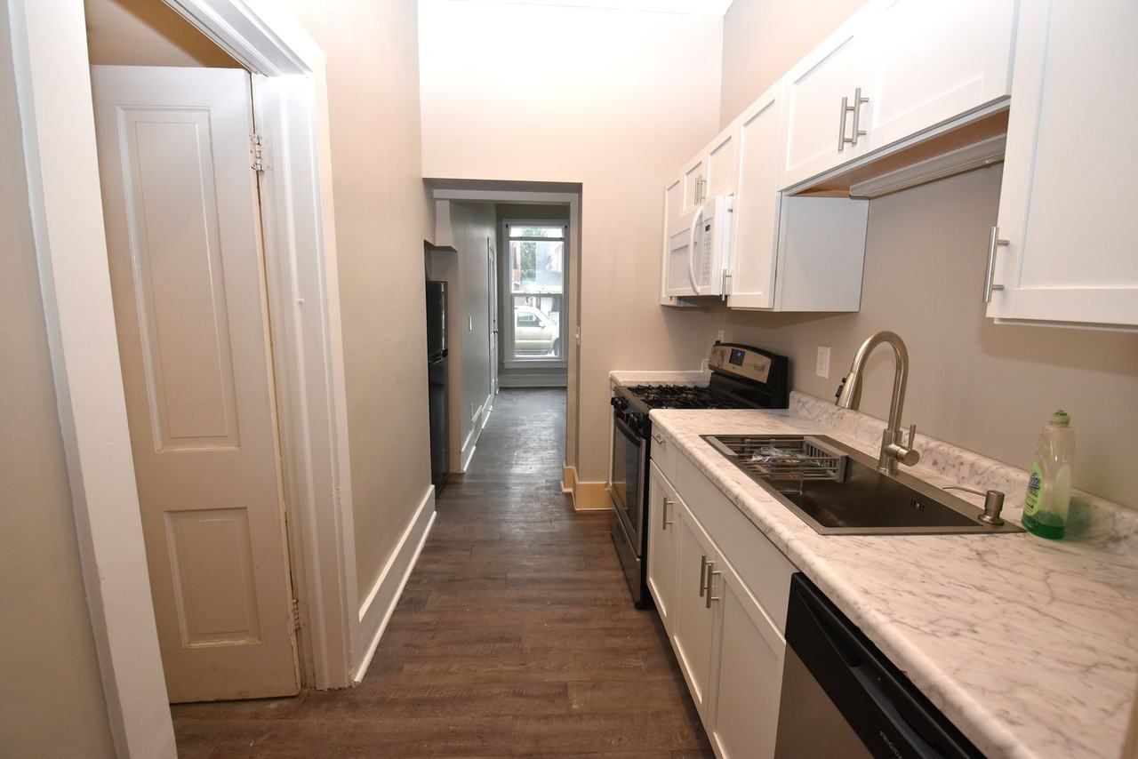 434 W Lawrence St - Photo 2 of 13