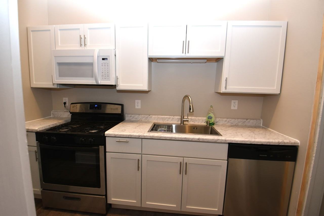 434 W Lawrence St - Photo 3 of 13