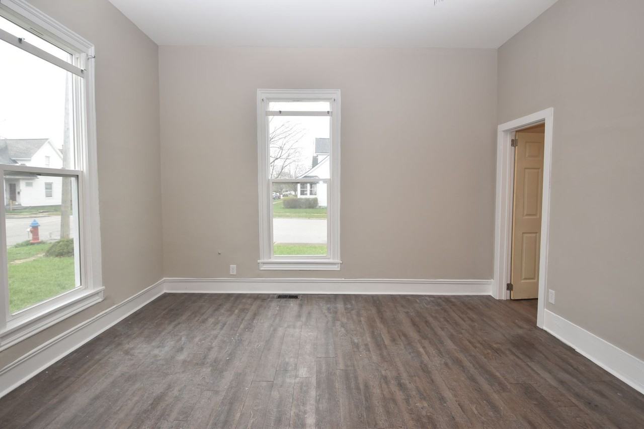 434 W Lawrence St - Photo 6 of 13