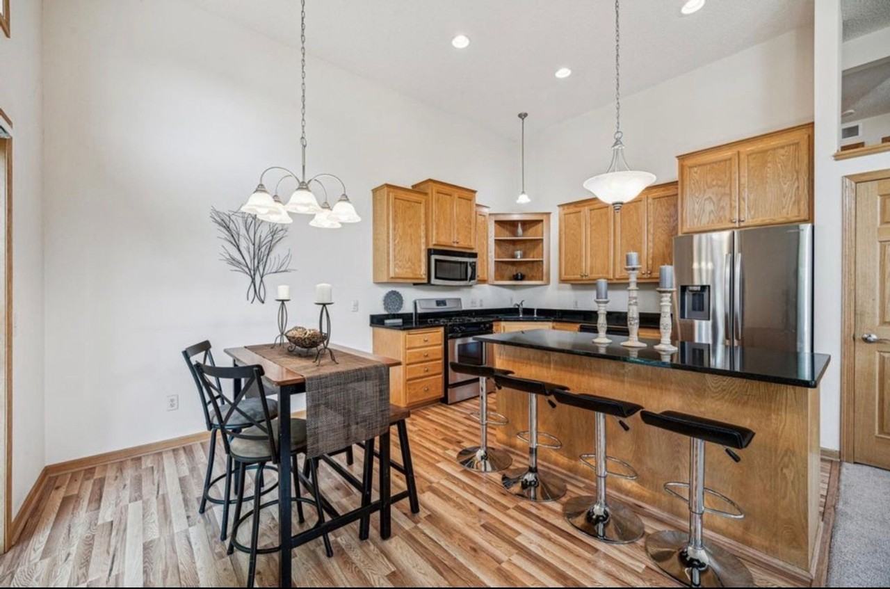 8315 Cedarview Cir - Photo 3 of 24