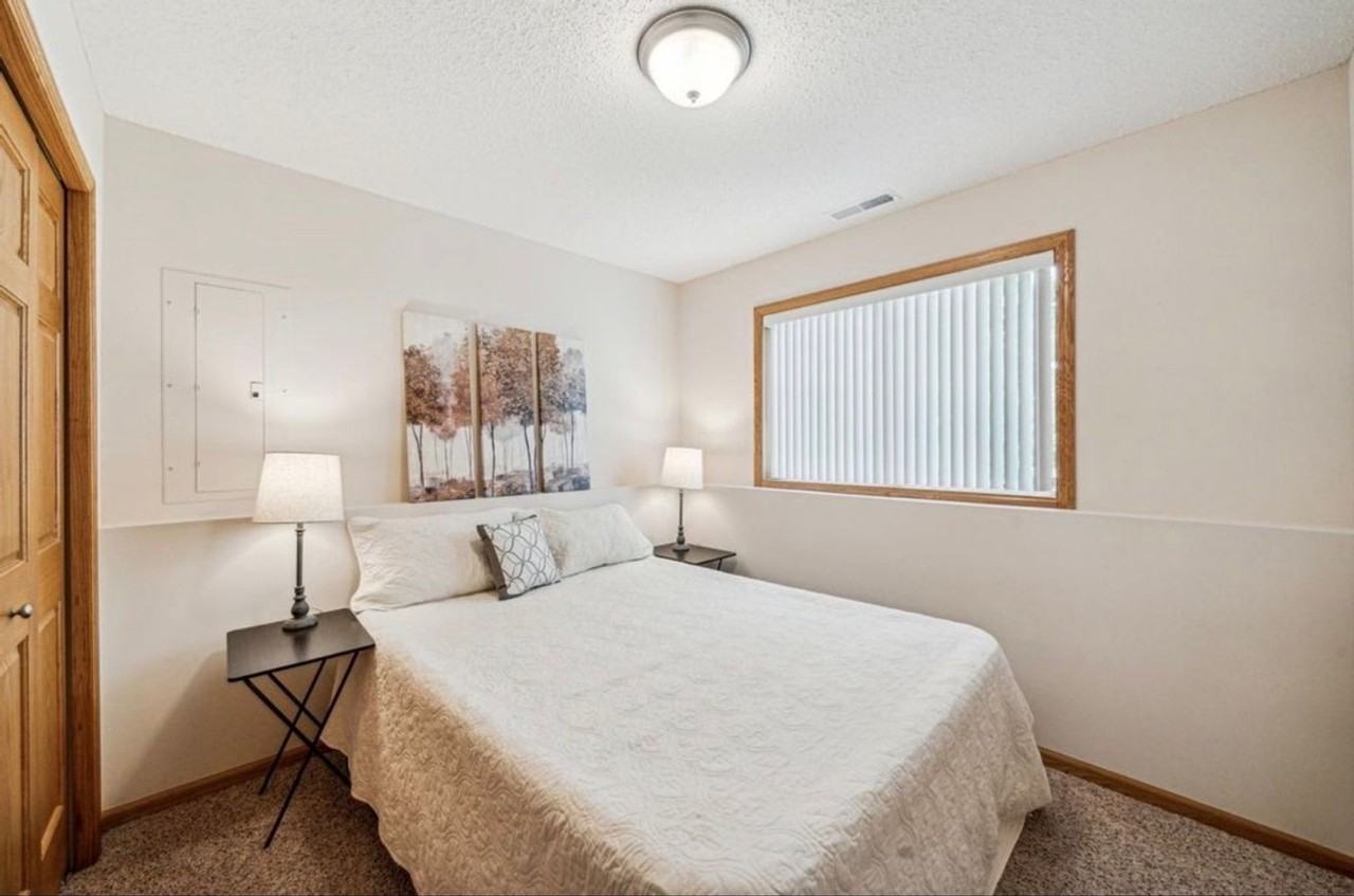 8315 Cedarview Cir - Photo 4 of 24