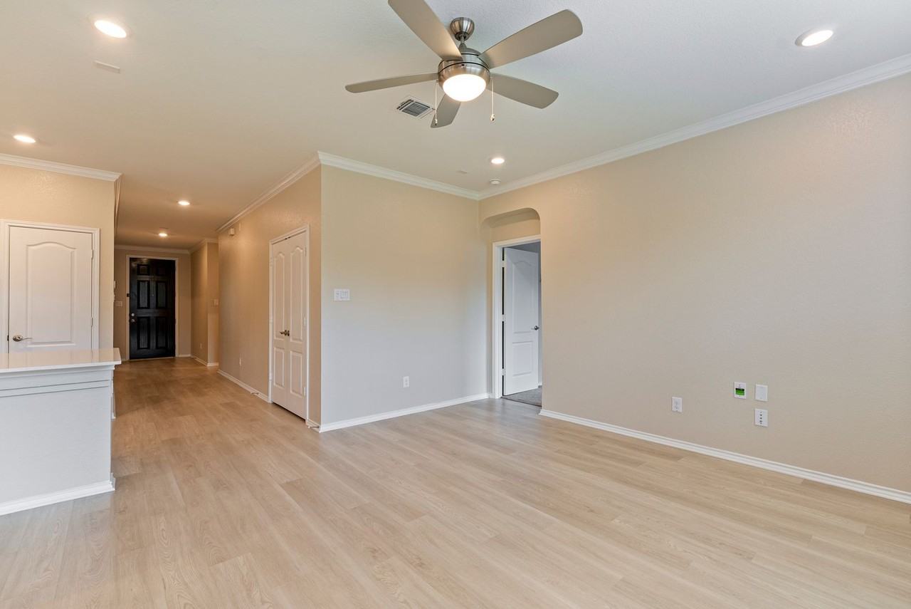 1917 Stinnett Dr - Photo 3 of 19