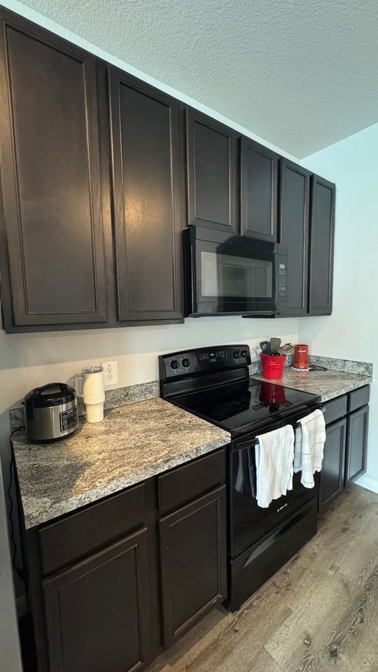 988 Rice Dr - Photo 3 of 17