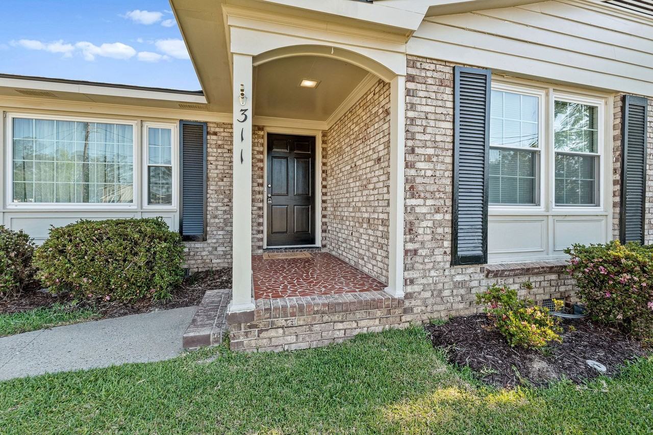 311 Gardners Mill Ct - Photo 2 of 26