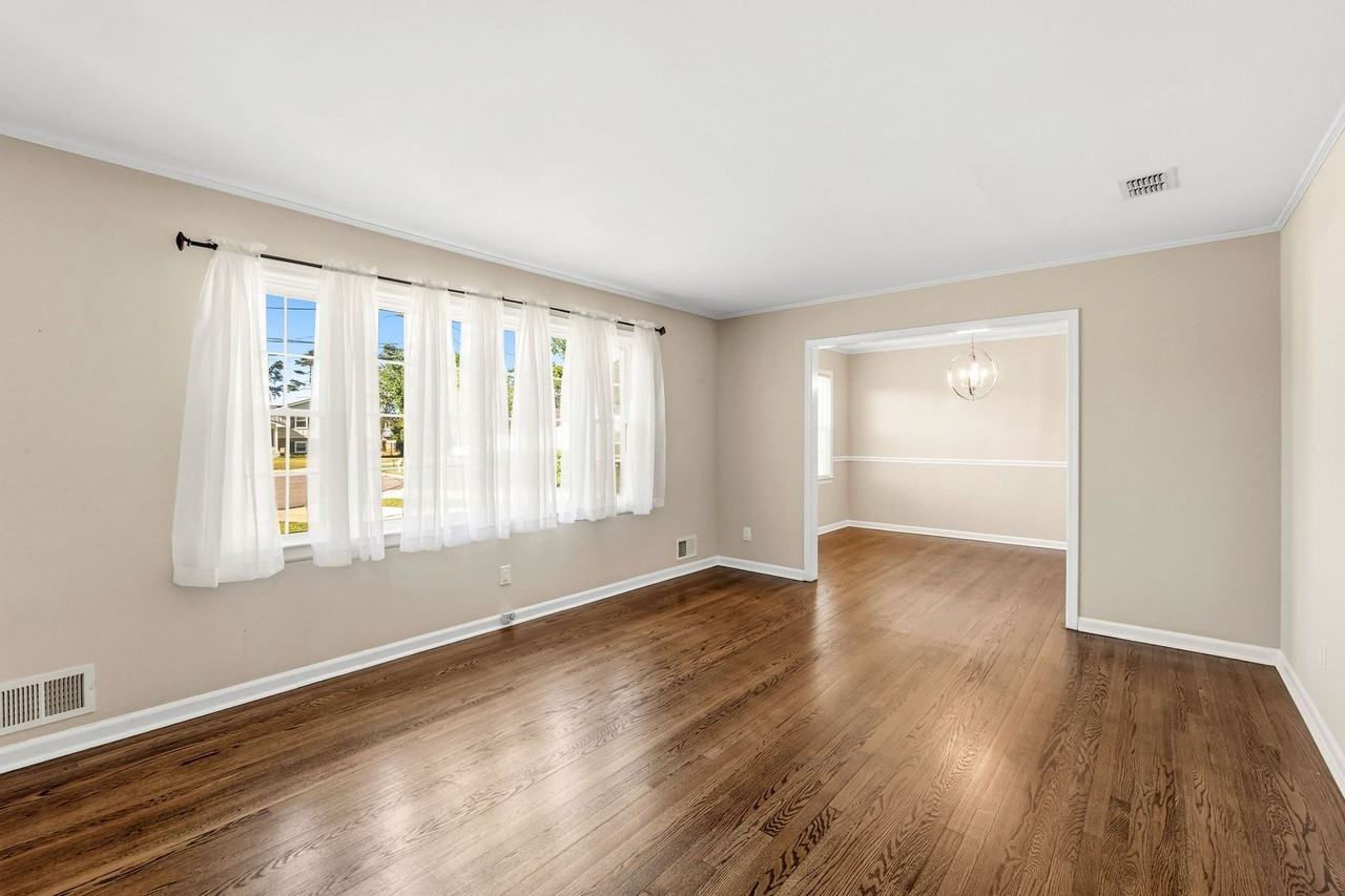 311 Gardners Mill Ct - Photo 3 of 26