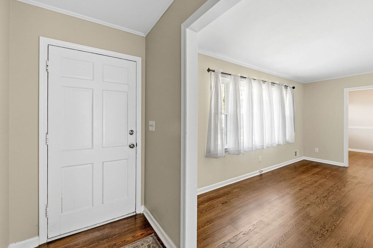 311 Gardners Mill Ct - Photo 4 of 26