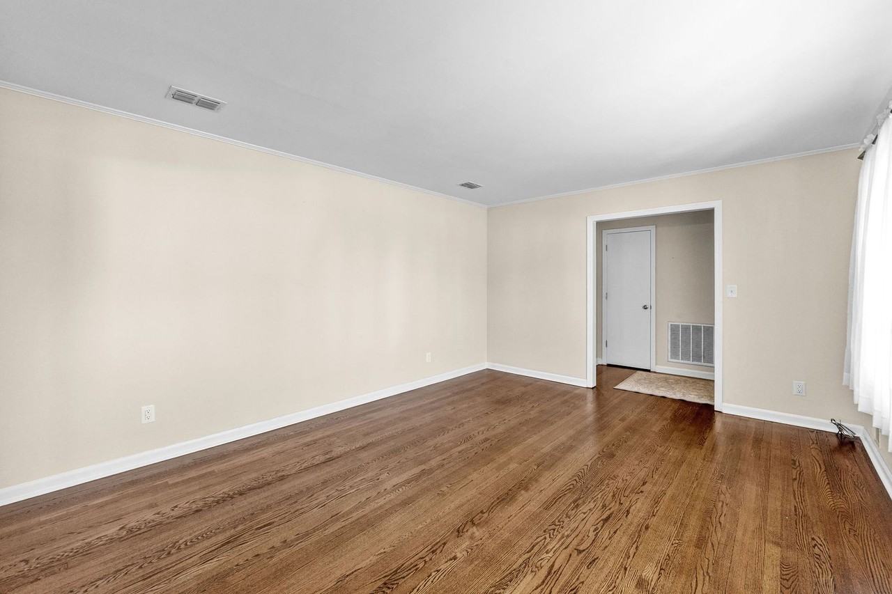 311 Gardners Mill Ct - Photo 5 of 26