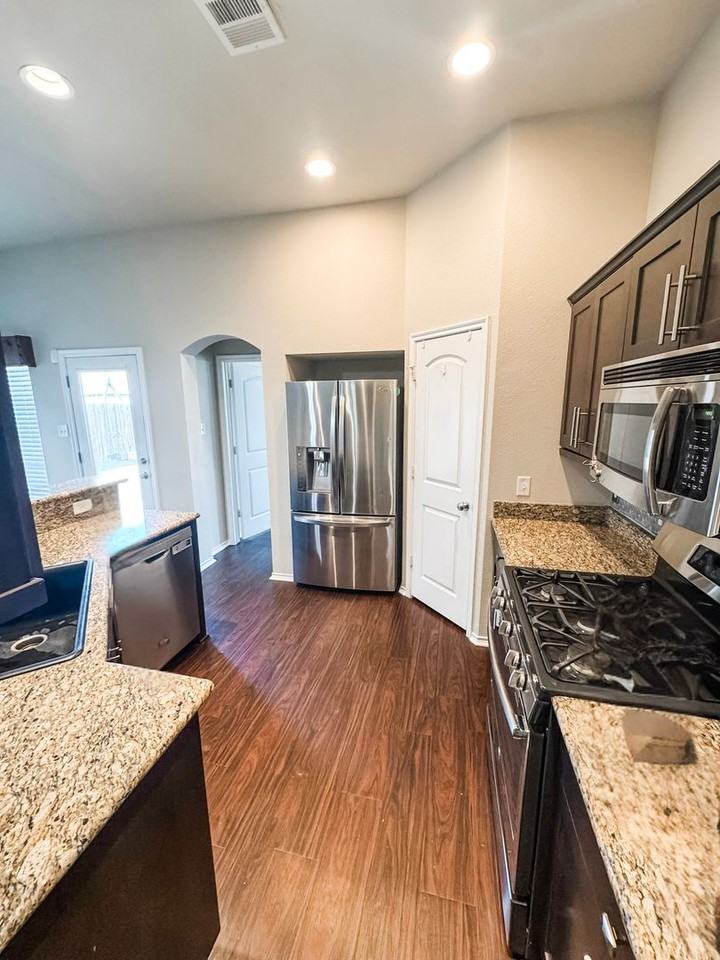 5289 Sagewood Dr - Photo 3 of 21