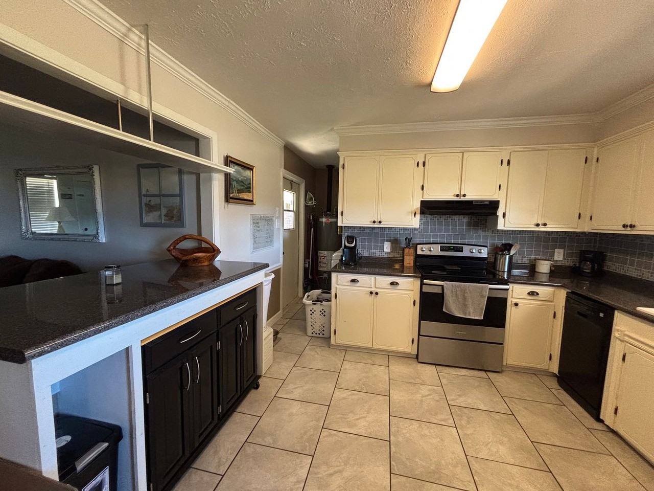 1205 Dot Ave - Photo 5 of 15