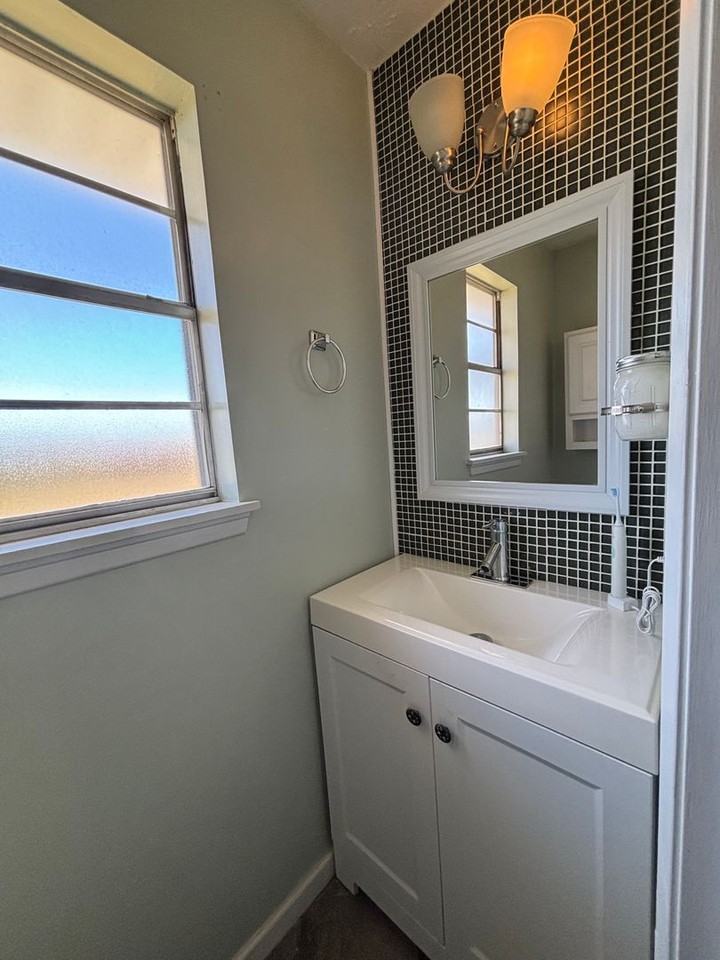 1205 Dot Ave - Photo 7 of 15