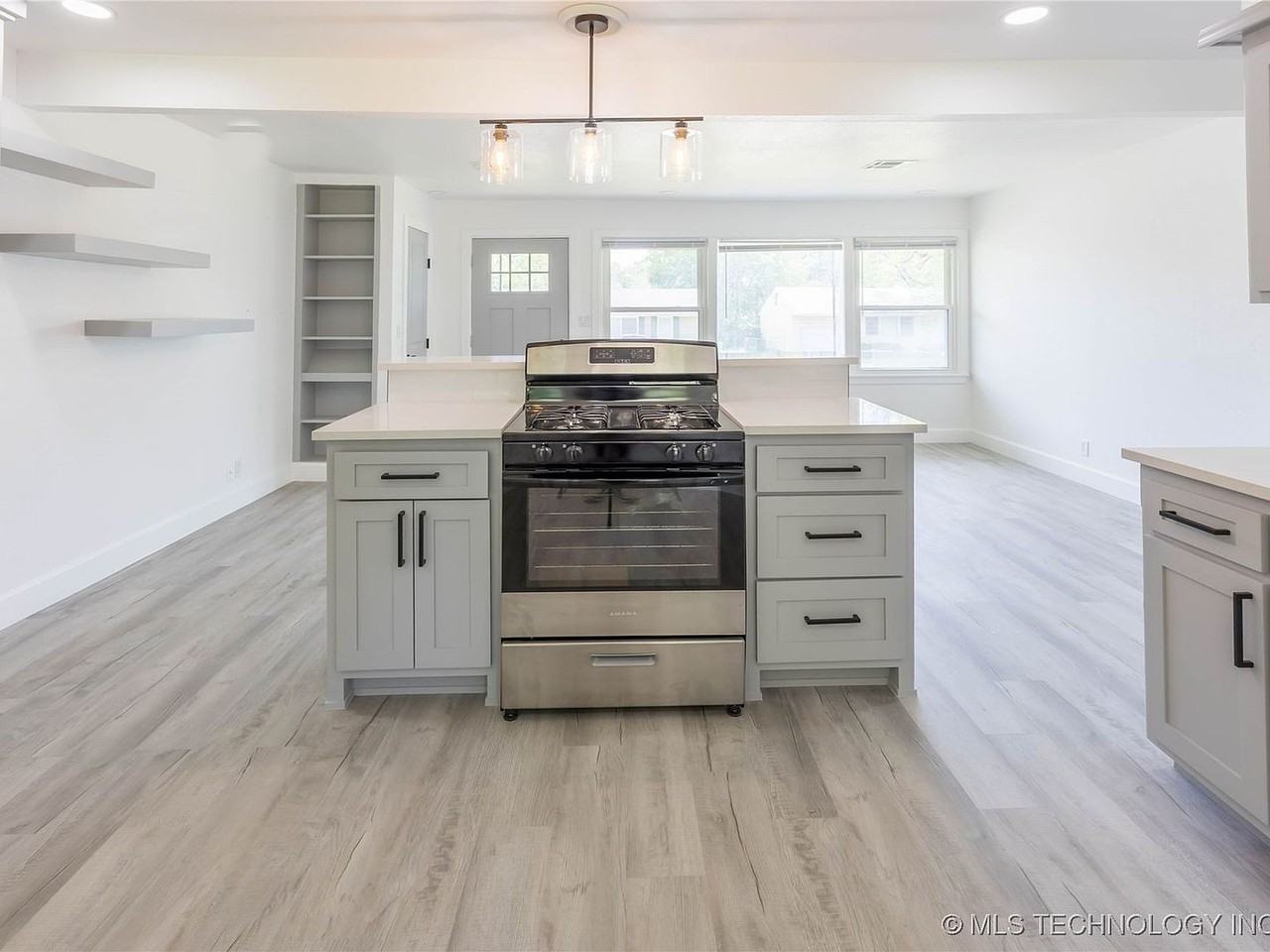 1830 N New Haven Ave - Photo 5 of 14