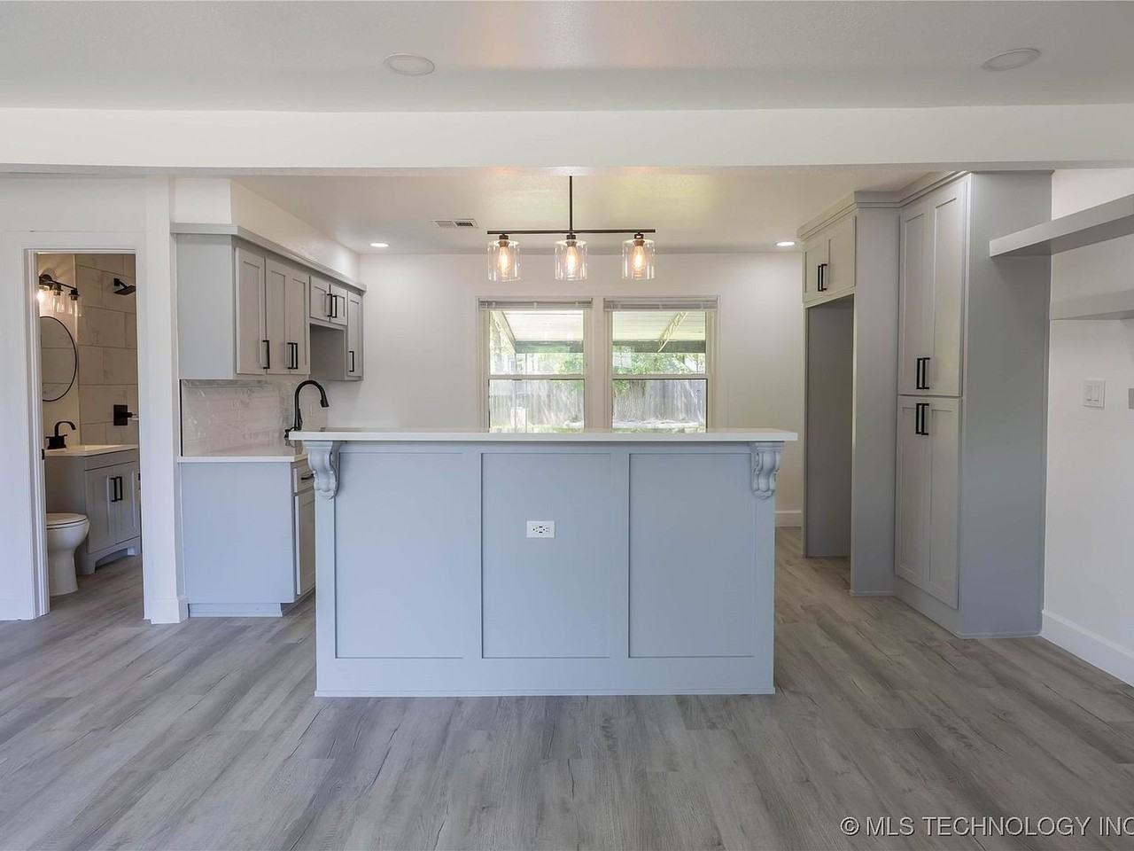 1830 N New Haven Ave - Photo 7 of 14