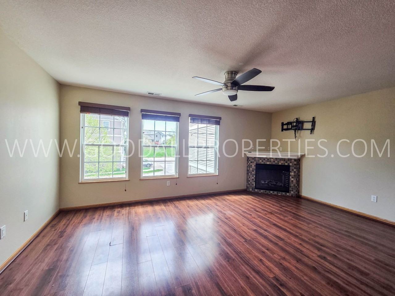 3011 Sw Sharmin Ln - Photo 5 of 10