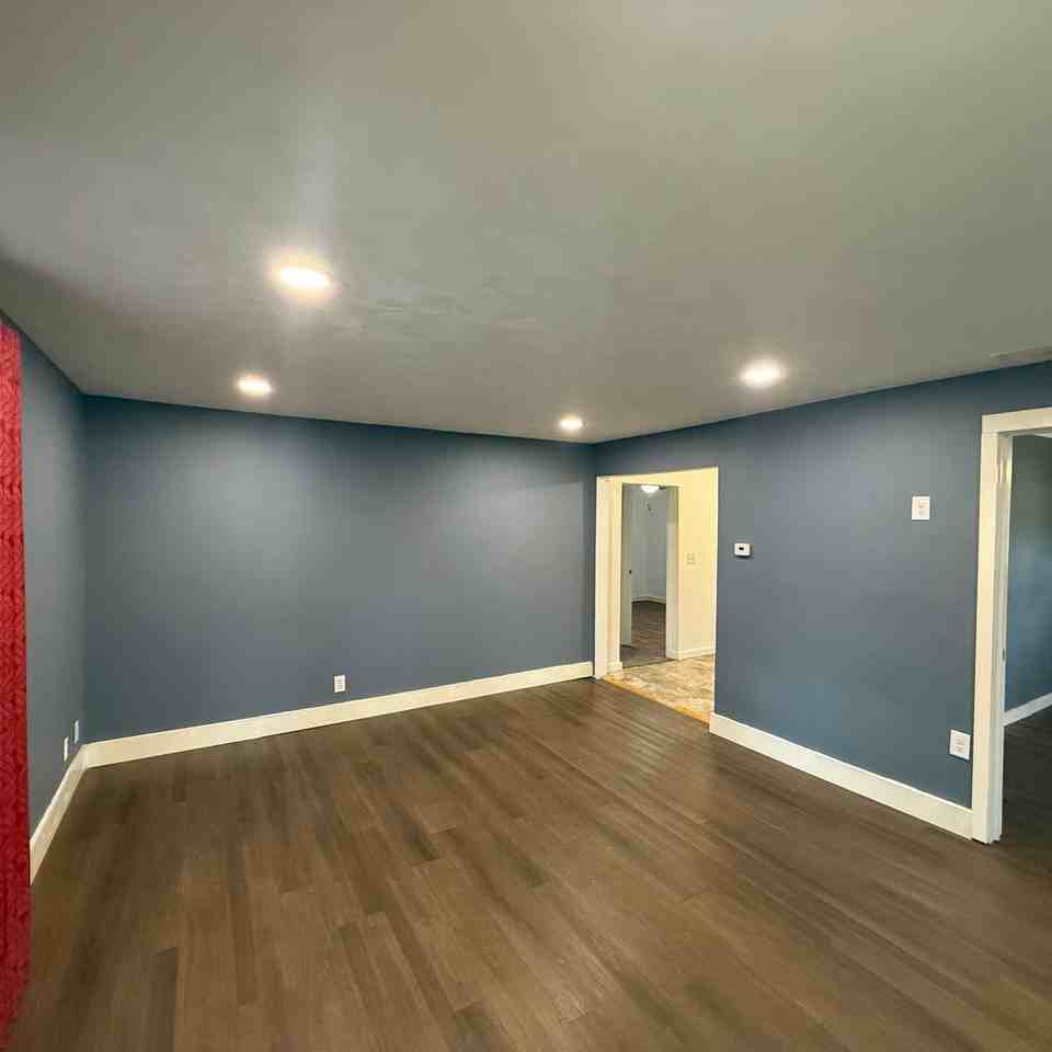 1825 N Oak Grove Ave - Photo 2 of 19