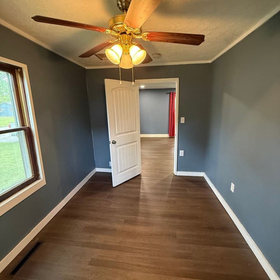 1825 N Oak Grove Ave - Photo 4 of 19