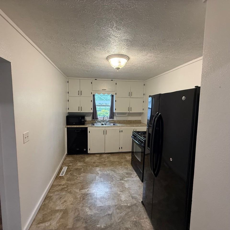 1825 N Oak Grove Ave - Photo 6 of 19