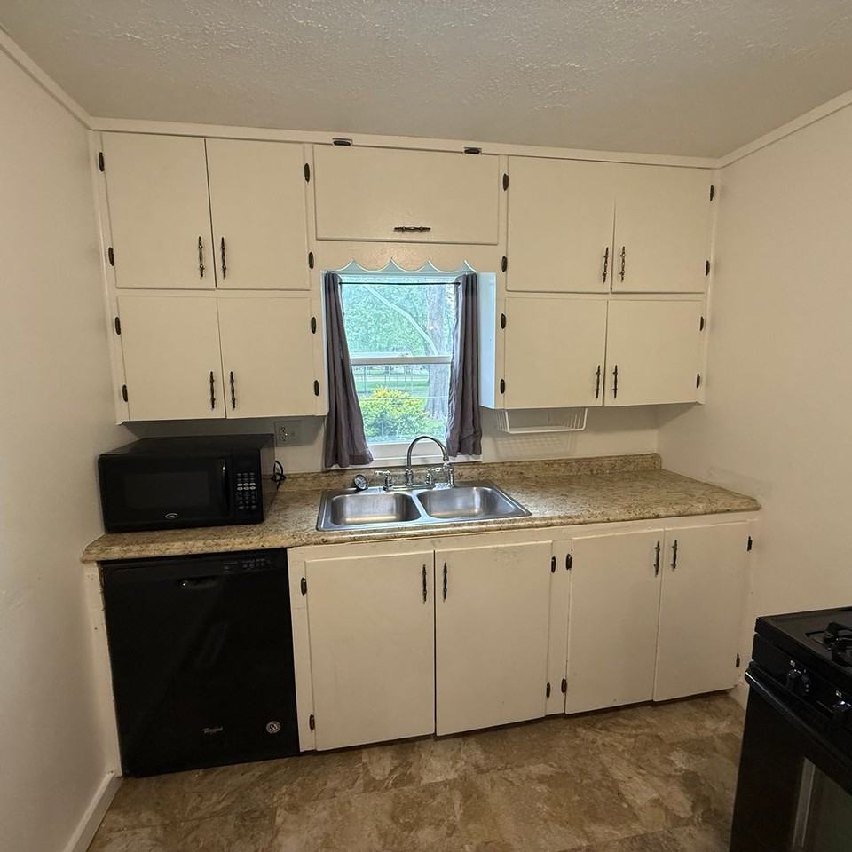 1825 N Oak Grove Ave - Photo 7 of 19