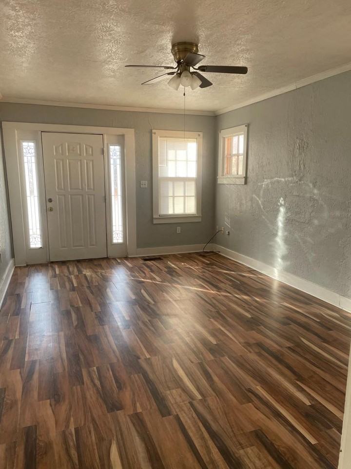 913 Oak Ave - Photo 2 of 19