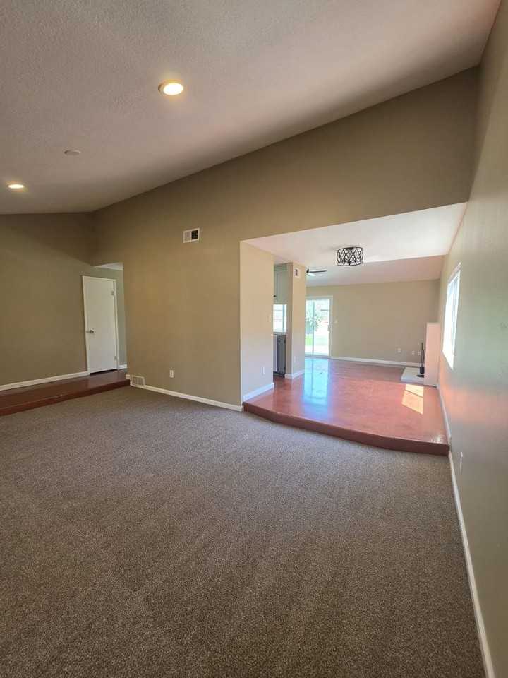 1631 Cochabamba St - Photo 5 of 40