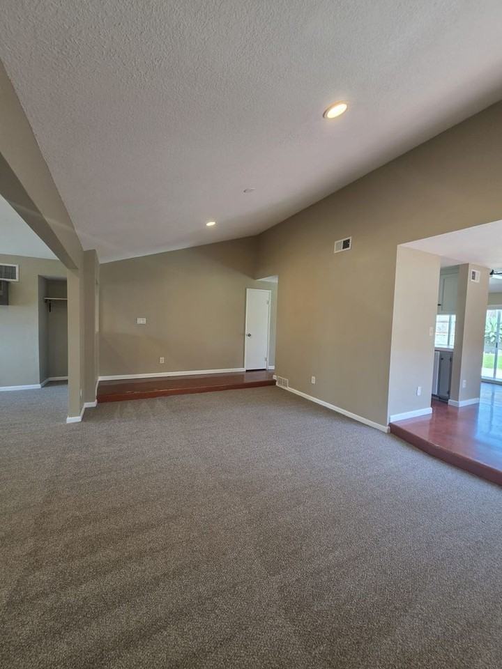 1631 Cochabamba St - Photo 6 of 40