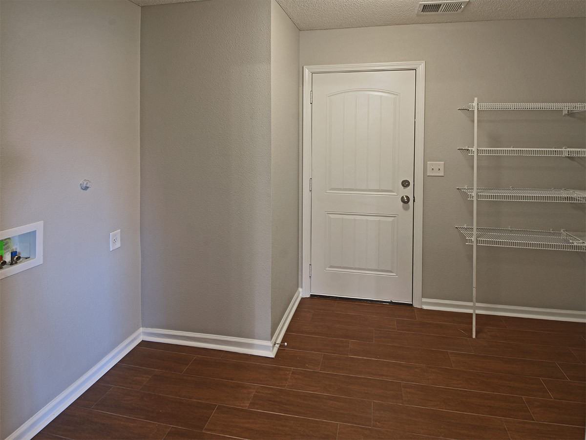 7771 Freehold Dr - Photo 4 of 15