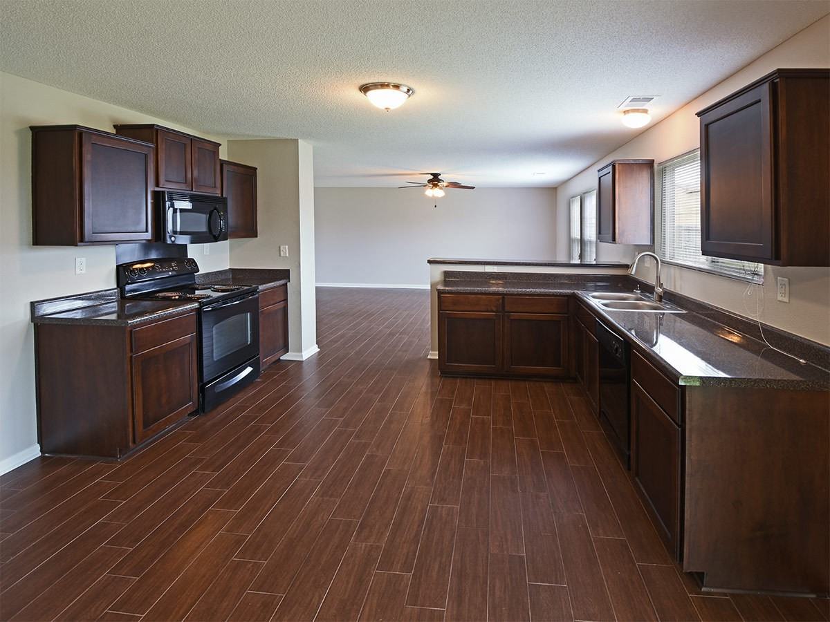 7771 Freehold Dr - Photo 5 of 15