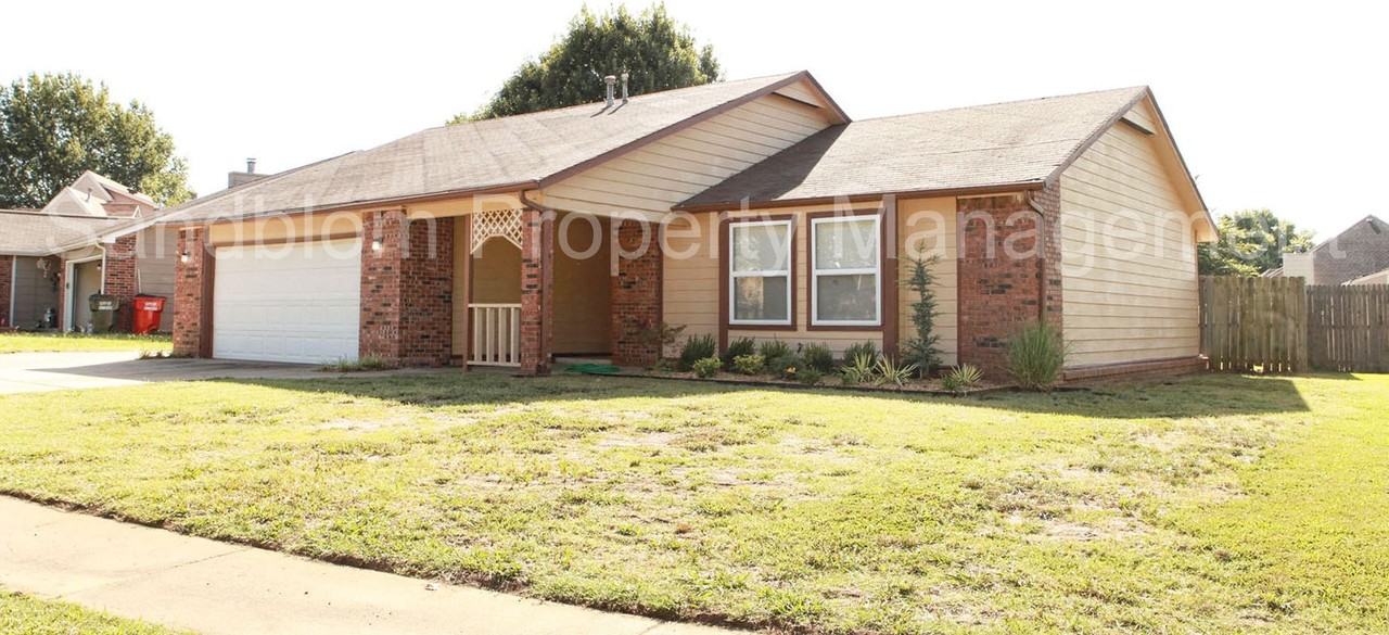 12402 E 89th St N - Photo 2 of 24