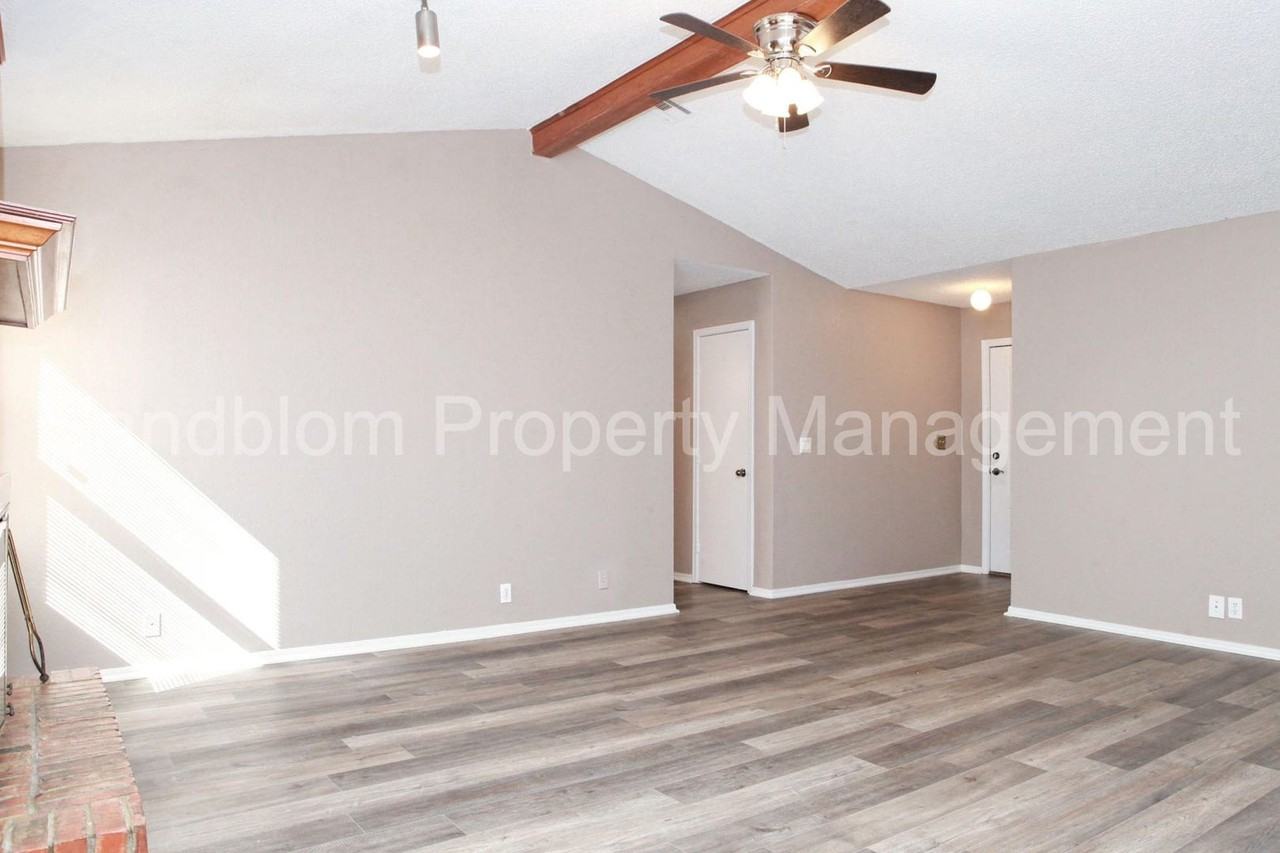 12402 E 89th St N - Photo 6 of 24