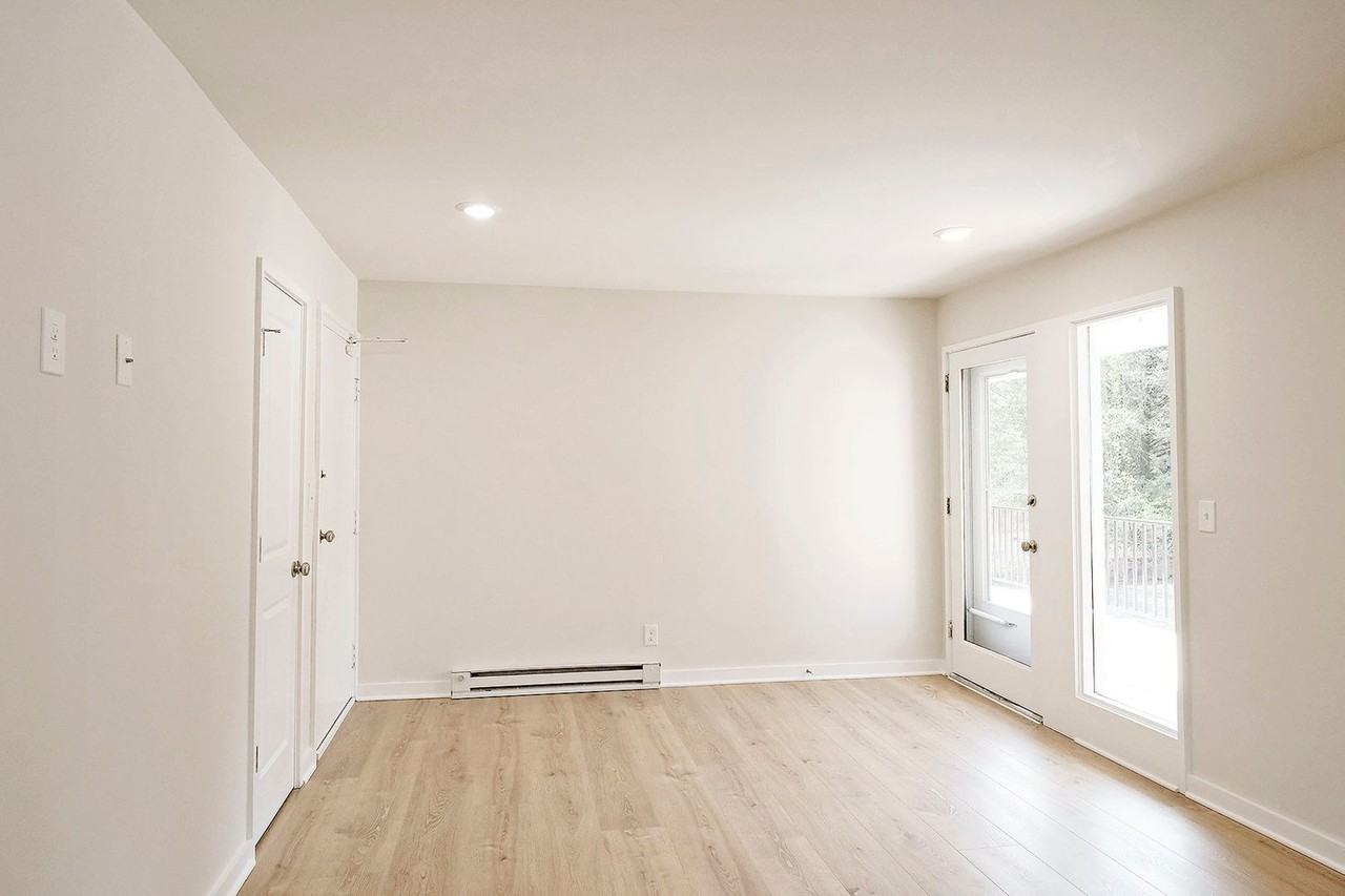 2114 Ivy Rd #6 - Photo 3 of 11