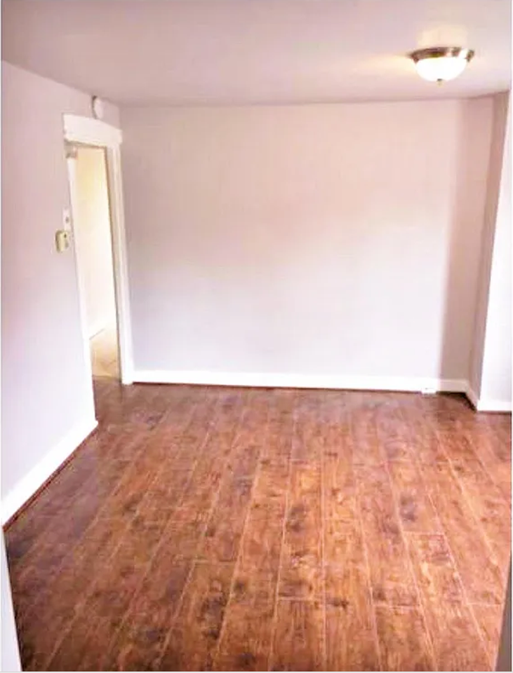 326 N Charlotte St - Photo 2 of 6