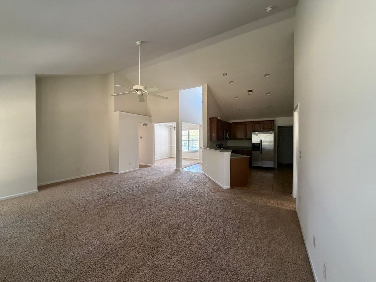 246 Vesta Dr - Photo 5 of 14