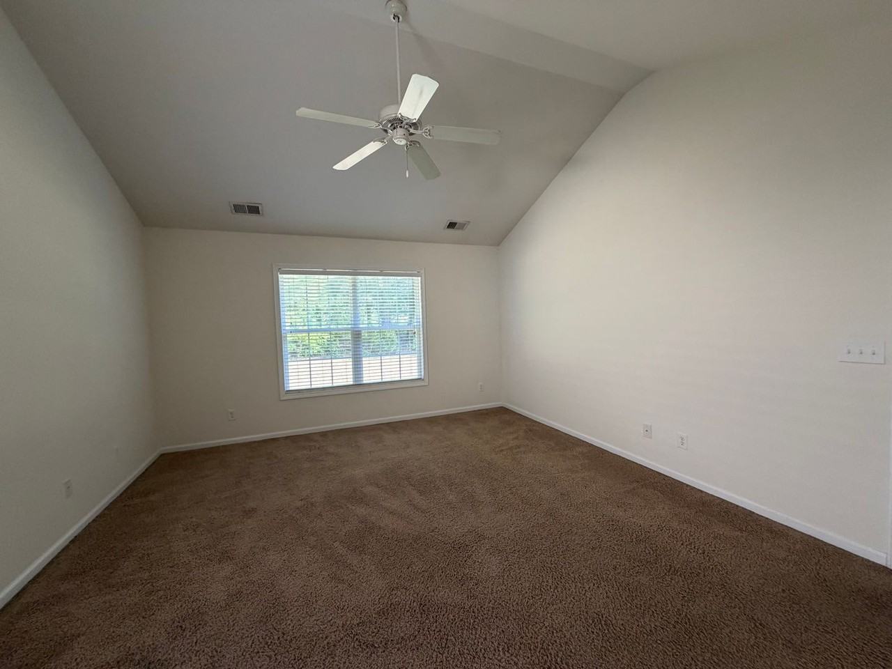 246 Vesta Dr - Photo 6 of 14