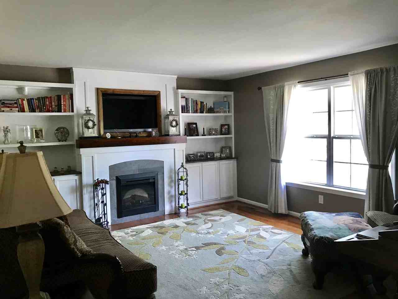 8 Plumosa Dr - Photo 3 of 26