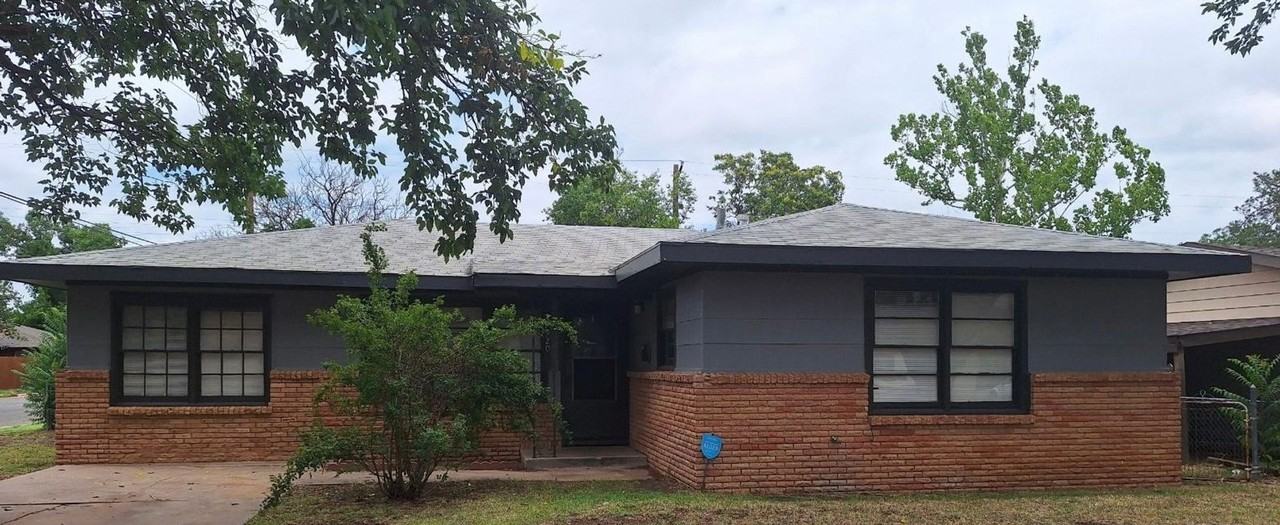 1920 44th St - Photo 2 of 8