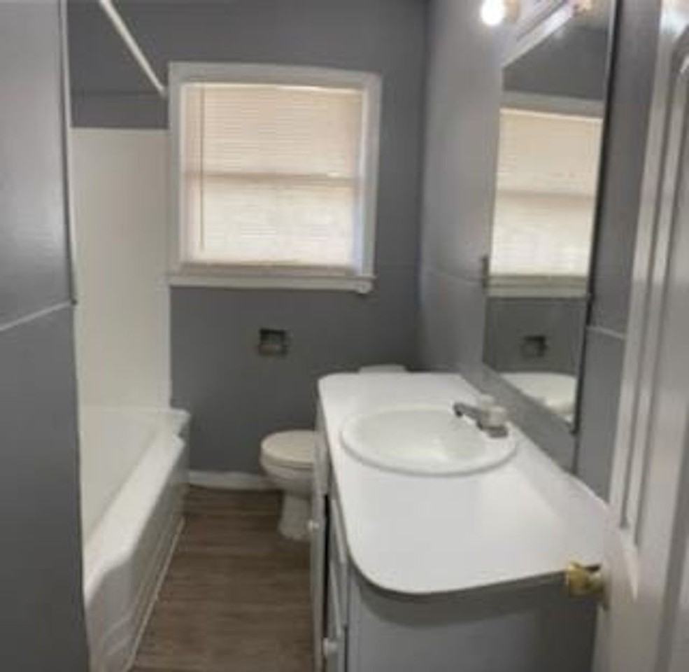 1920 44th St - Photo 6 of 8