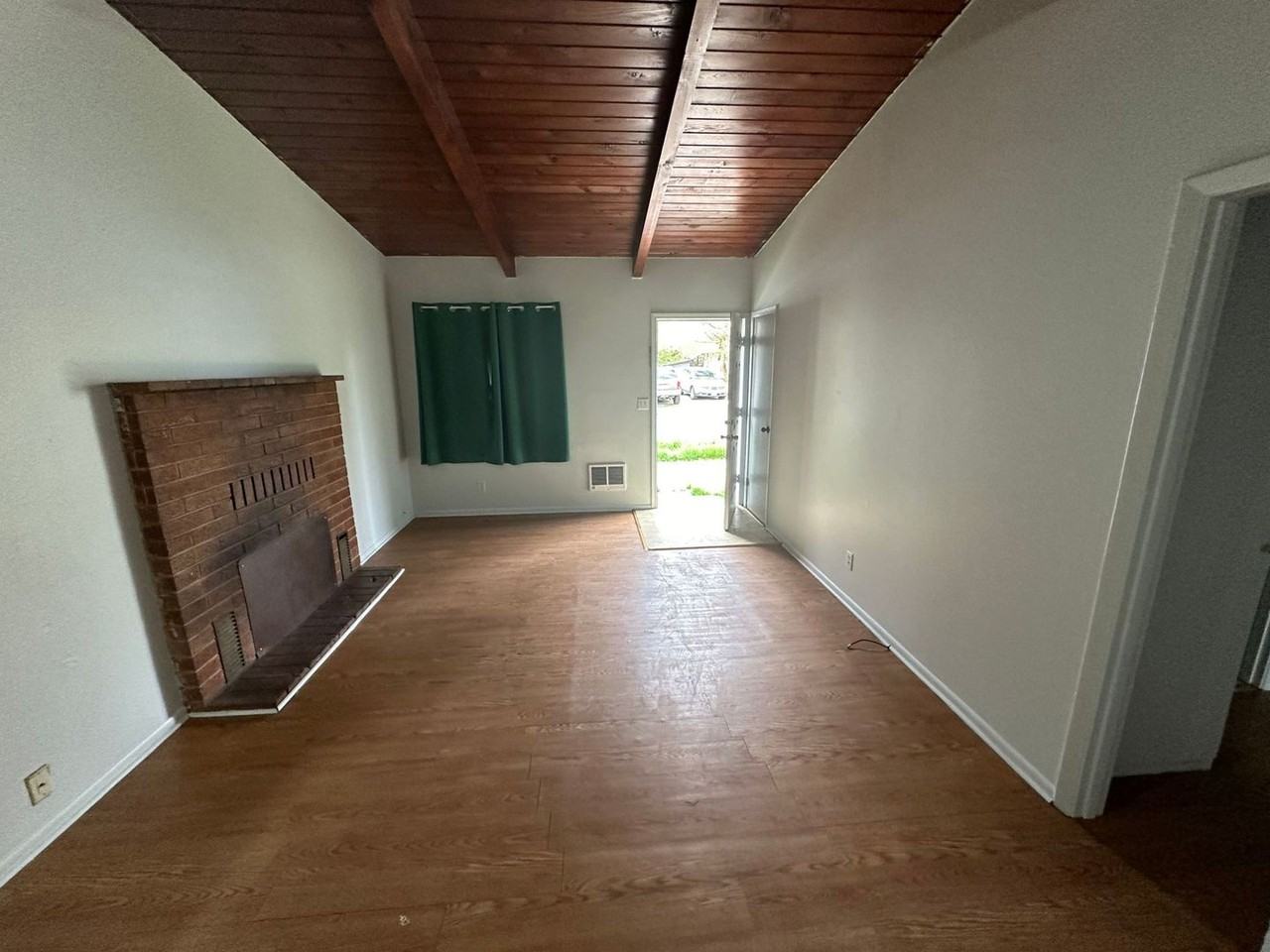 1229 Division St - Photo 3 of 7