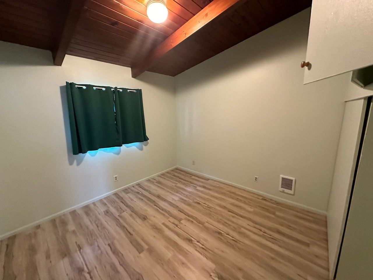 1229 Division St - Photo 5 of 7