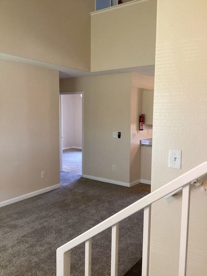 1260 Ravenshoe Way - Photo 5 of 18