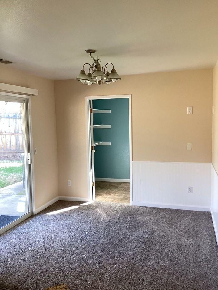 1260 Ravenshoe Way - Photo 7 of 18