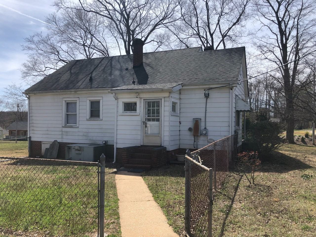 902 Bringle Ferry Rd - Photo 2 of 7