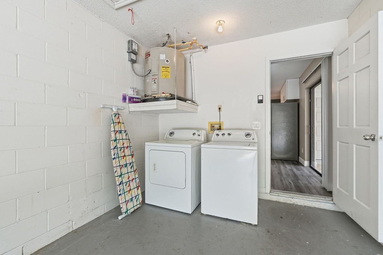 7528 Fenwick Cove Ln - Photo 4 of 34