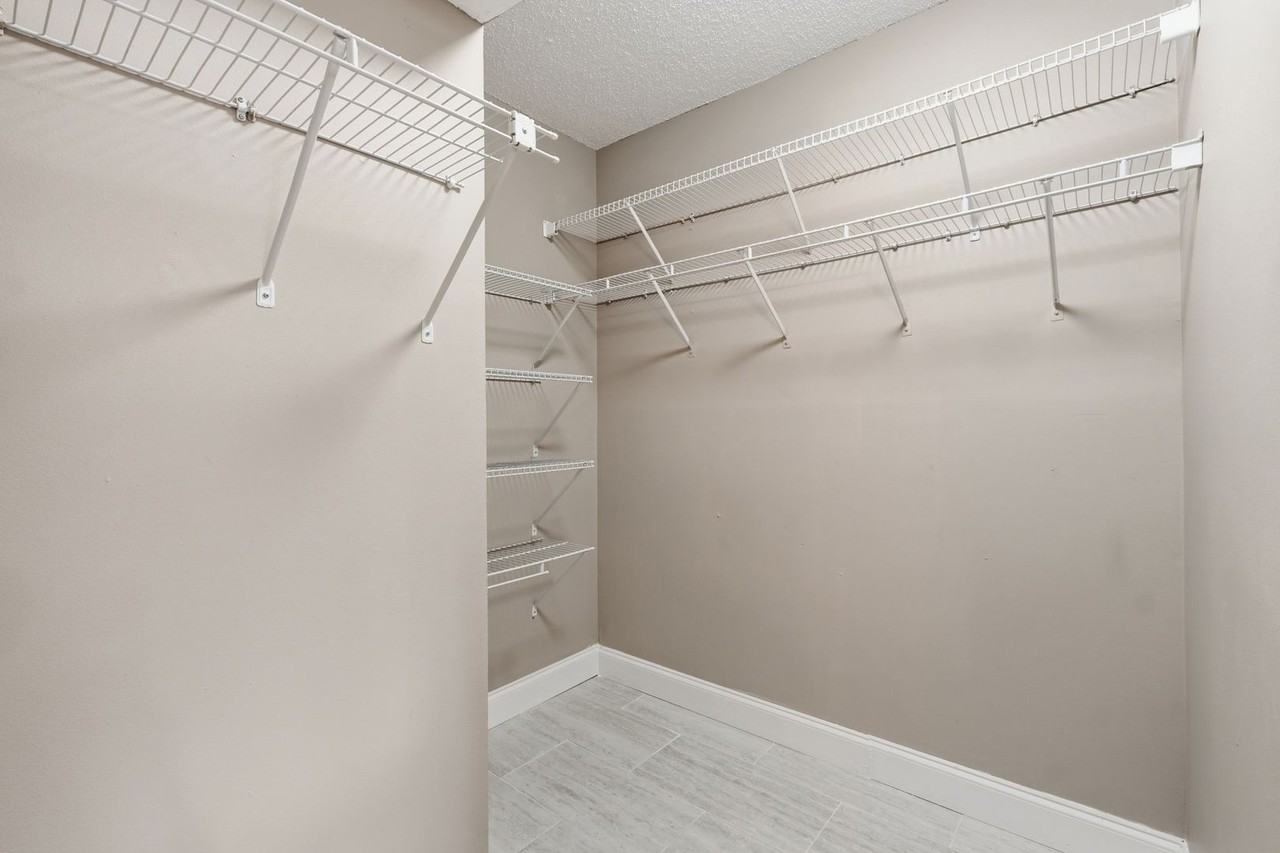 7528 Fenwick Cove Ln - Photo 6 of 34