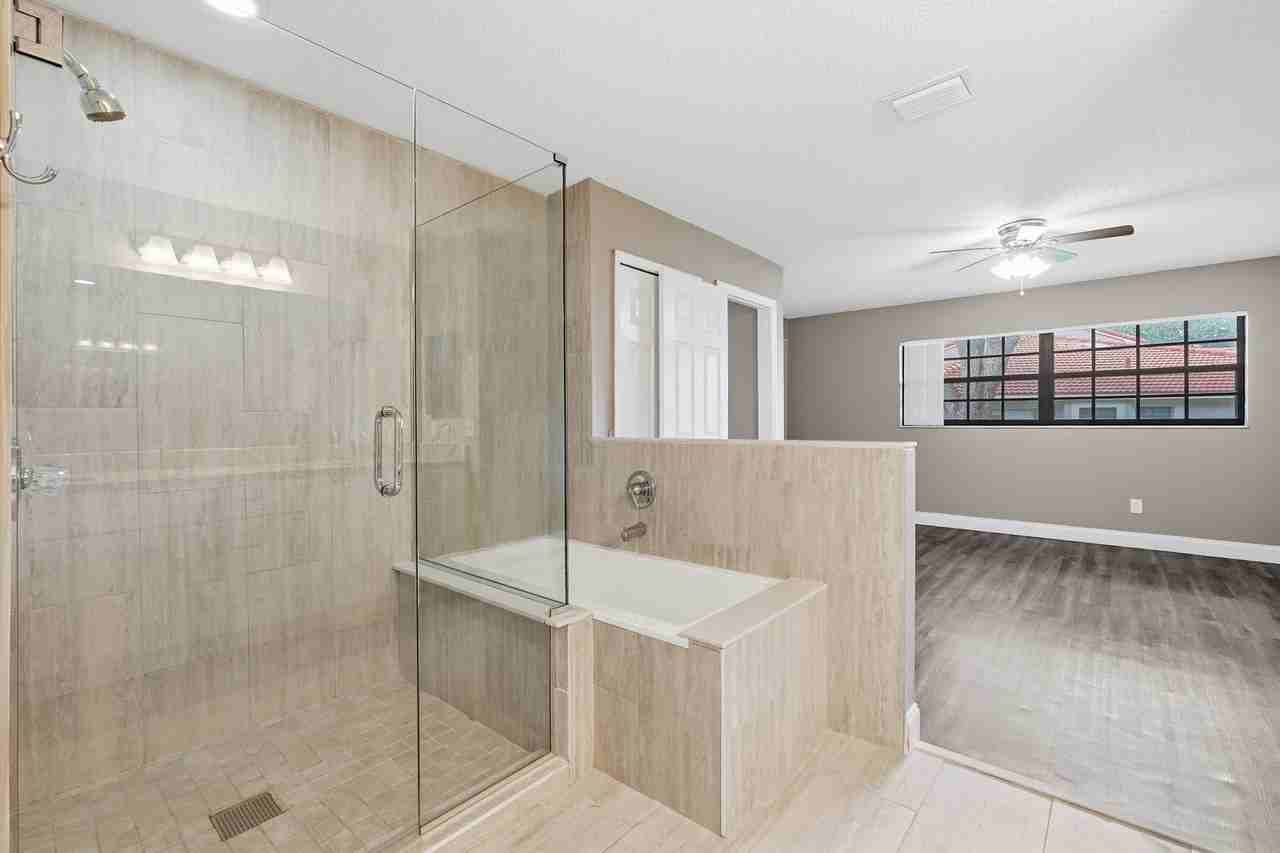 7528 Fenwick Cove Ln - Photo 7 of 34