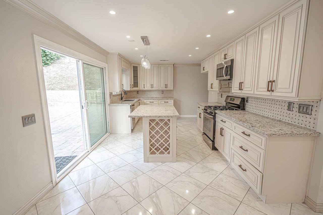 27544 Bernina Ave - Photo 4 of 21