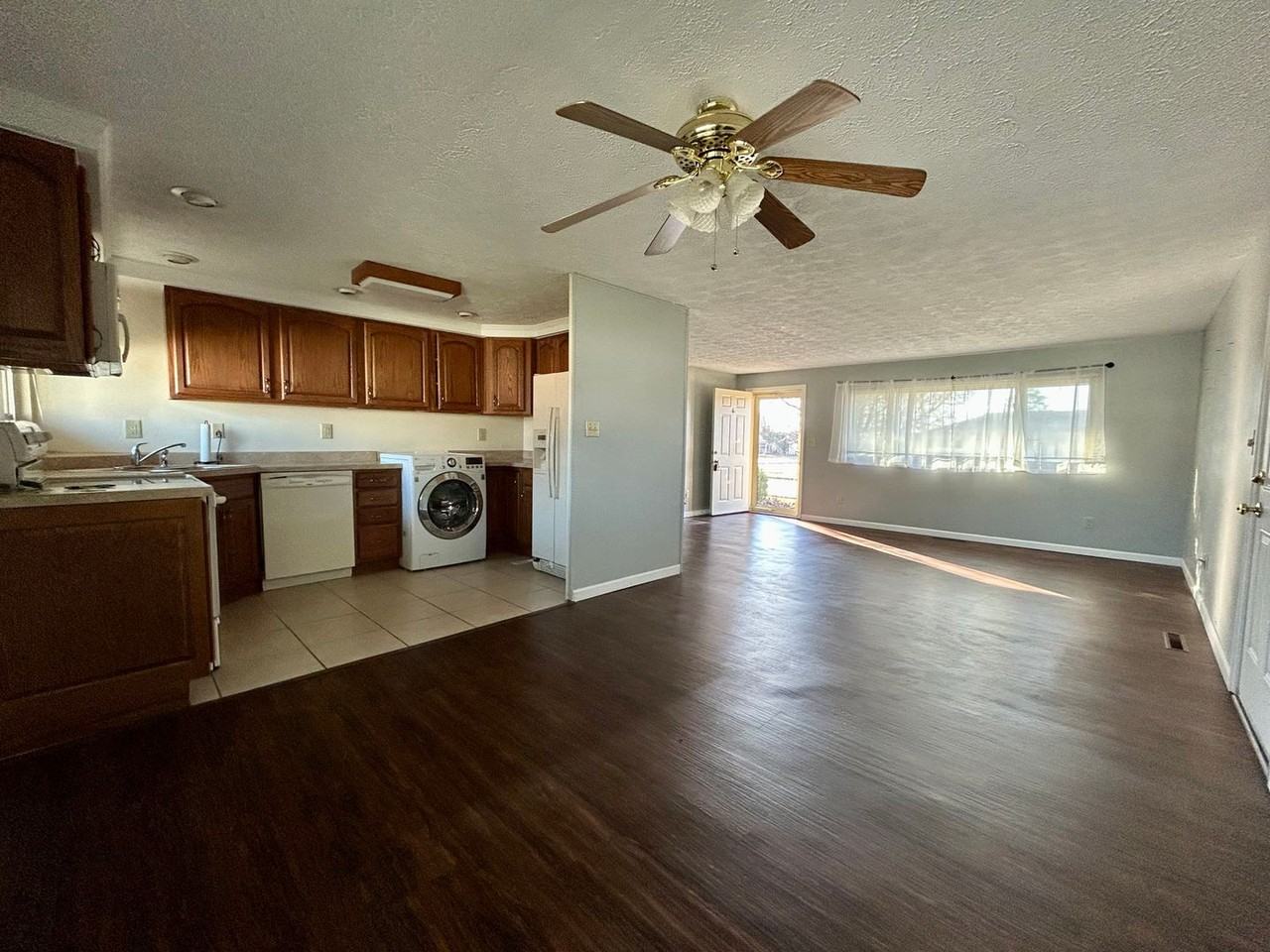 3928 Elmira Dr - Photo 6 of 27