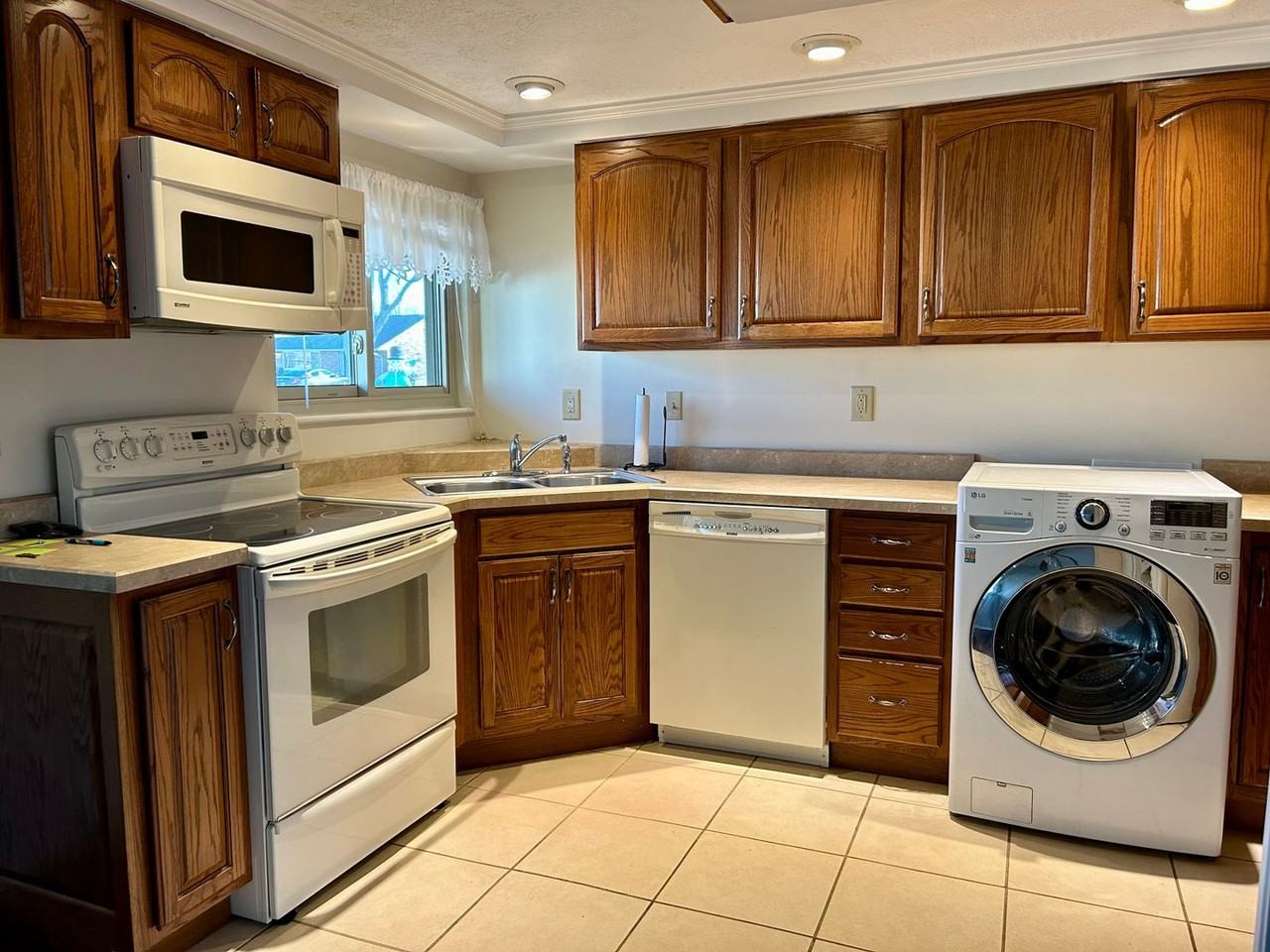 3928 Elmira Dr - Photo 7 of 27