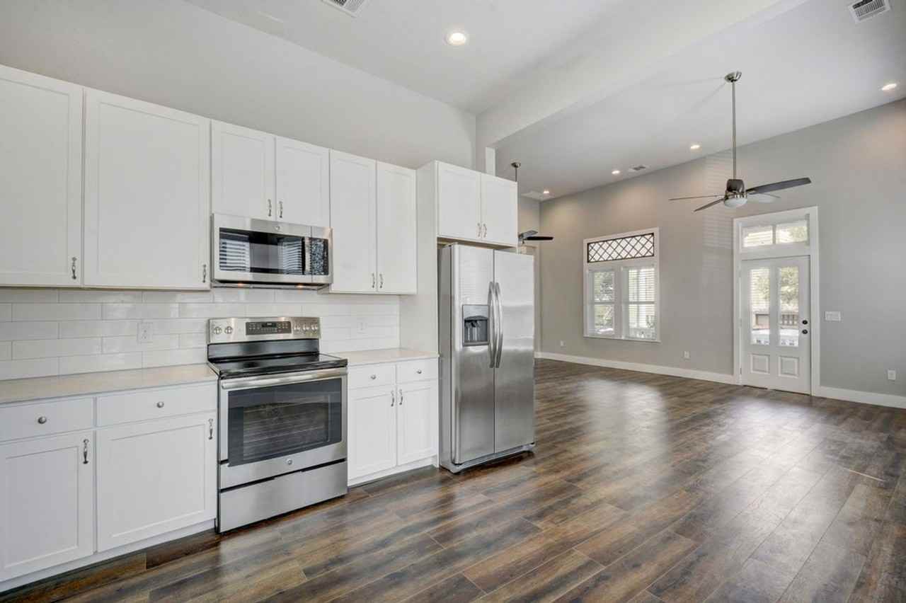 901 Shoal Cliff Ct - Photo 6 of 25