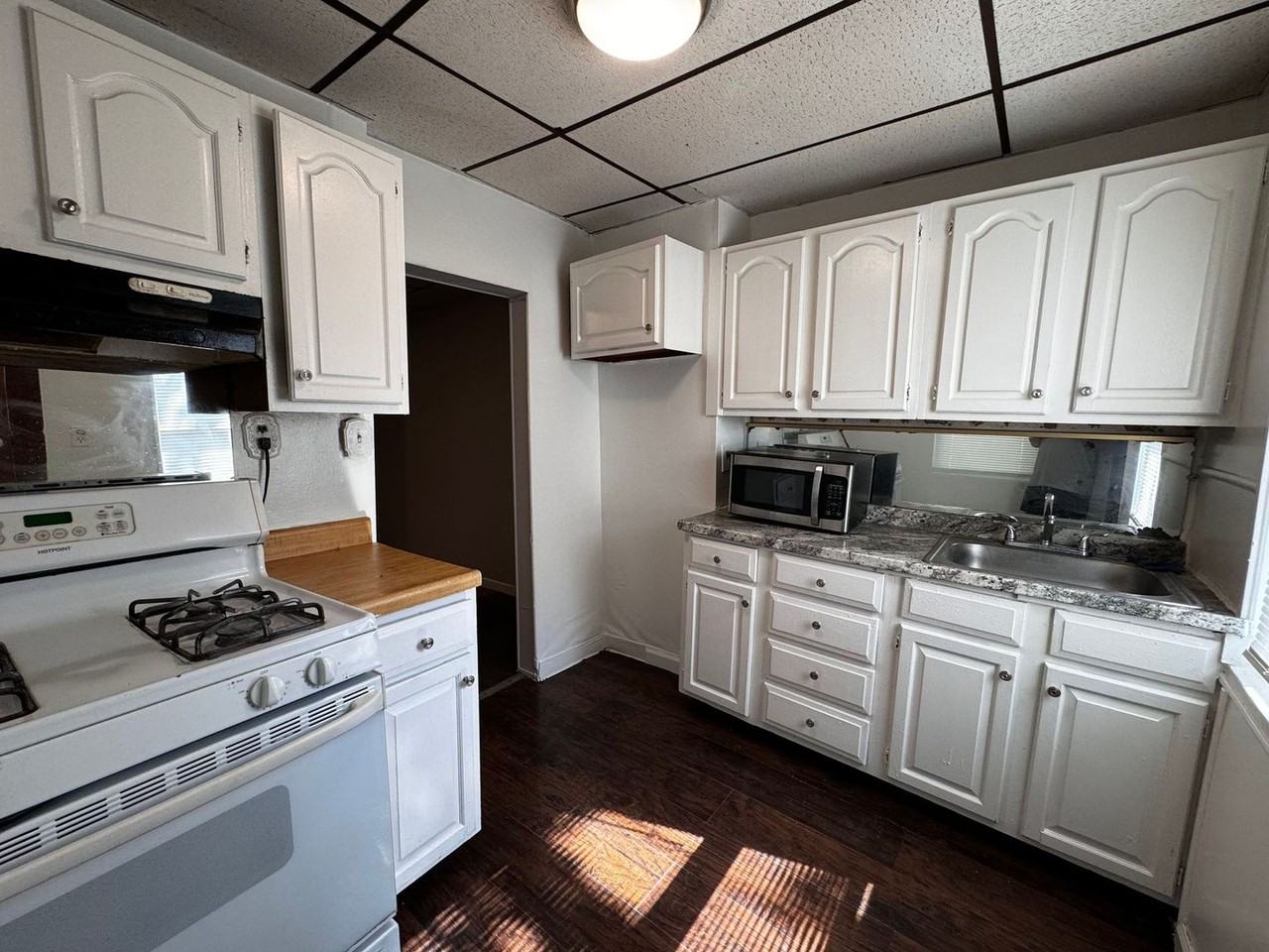 210 N Avondale St - Photo 3 of 8