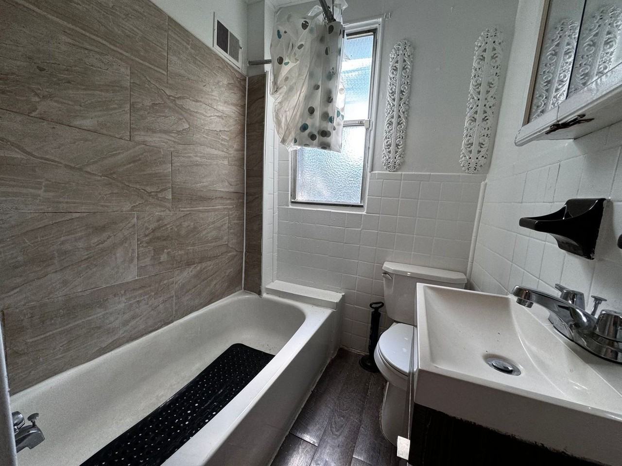 210 N Avondale St - Photo 4 of 8